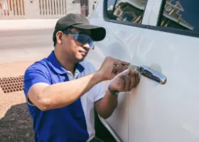Car Locksmith in Fairview, CA